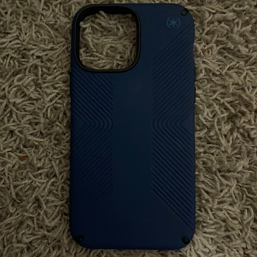 blue iphone 13/12 speck case.